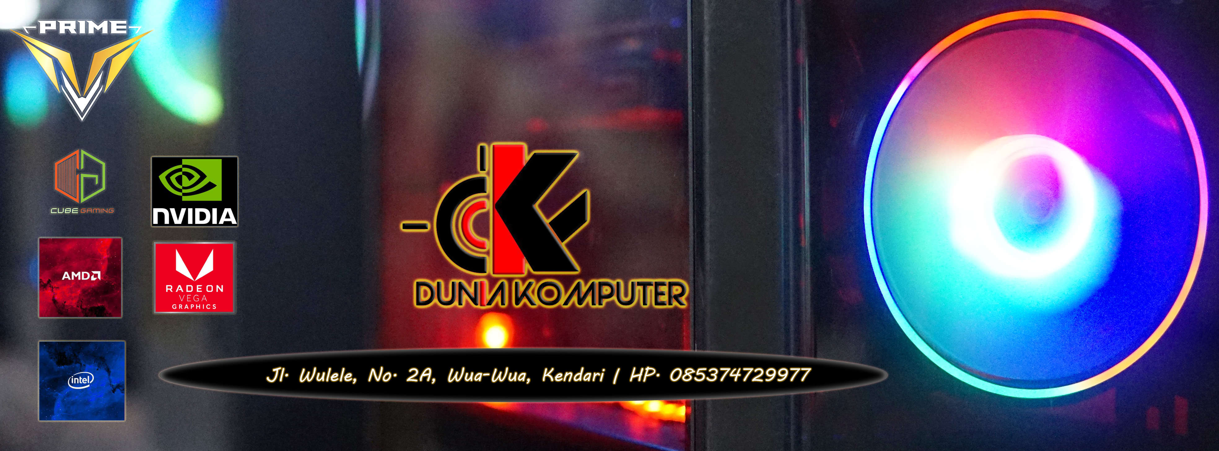 Teknisi Nusa Byte Computer sedang bekerja